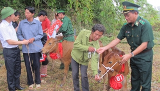 Đồng bào Quảng Ninh hạnh phúc nhận bò từ Viettel
